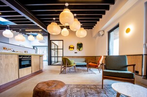 Sala de estar en el lobby