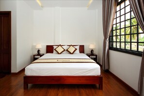 ميني بار ومكتب وستائر تعتيم وواي فاي مجانًا