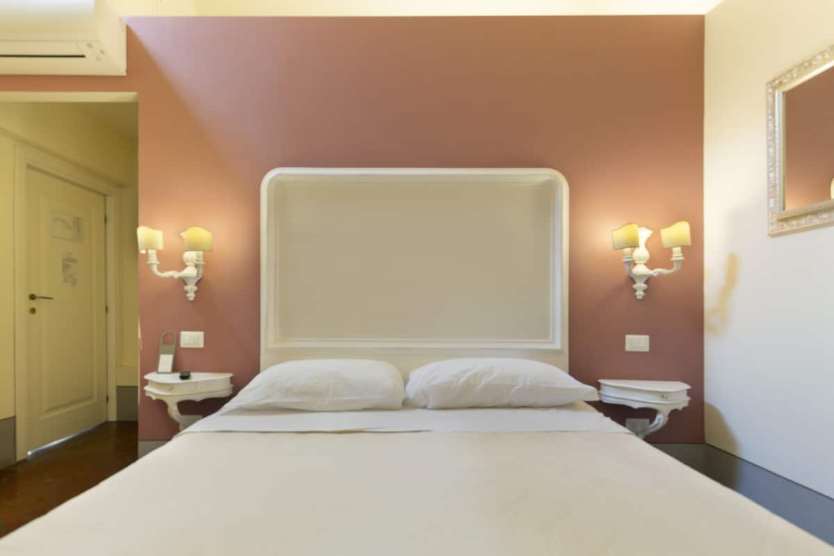 Basic Double Room | In-room safe, individually furnished, blackout curtains, soundproofing