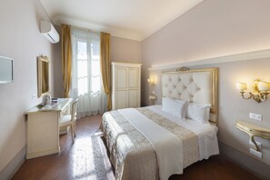 Chambre Supérieure Double ou avec lits jumeaux, balcon | Coffres-forts dans les chambres, ameublement personnalisé