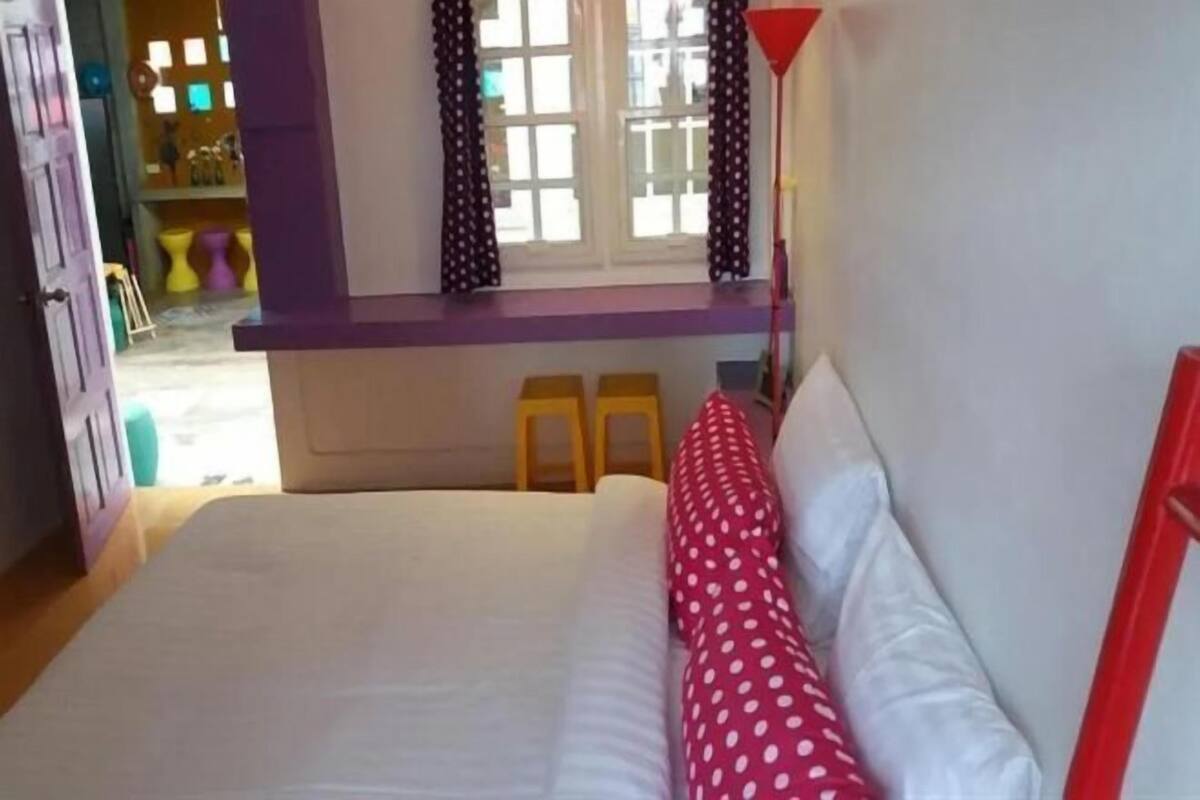 Desk, free WiFi, bed sheets