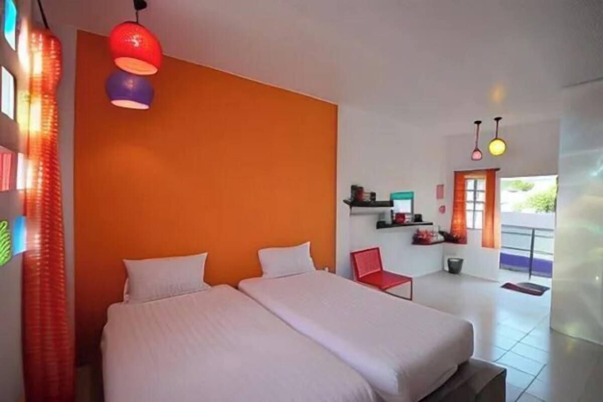 Desk, free WiFi, bed sheets