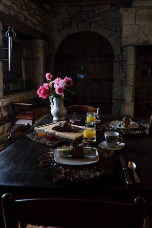 Breakfast meal - Les jardins de la Contie (Lunan)