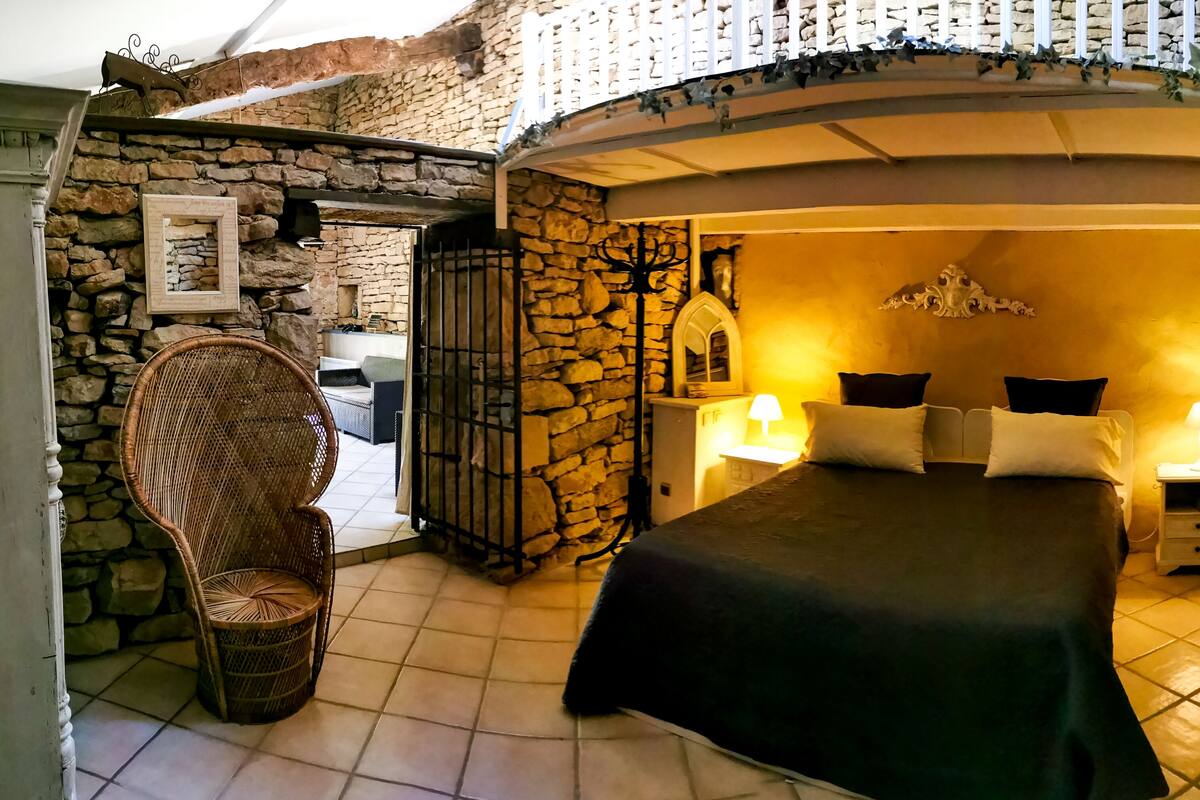 1 chambre, literie de qualité supérieure, couette en duvet d'oie