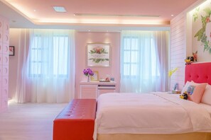 免费迷你吧物品、办公桌、免费 WiFi、床单