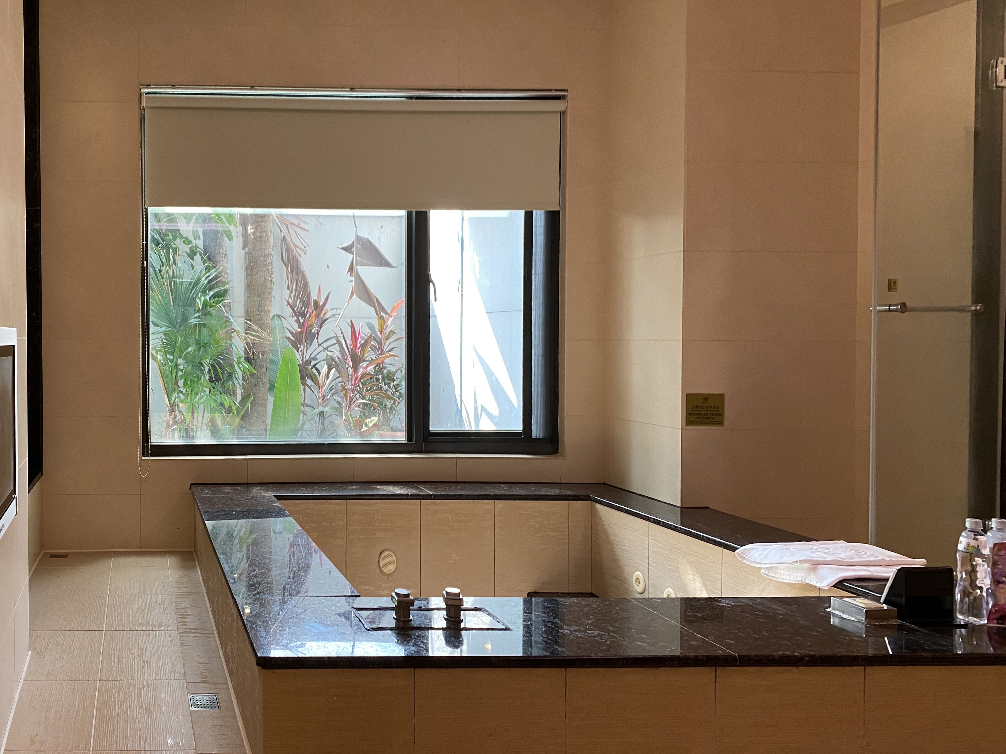 classic double room | bathroom | combined shower/bathtub, jetted bath, free toiletries, hair dryer