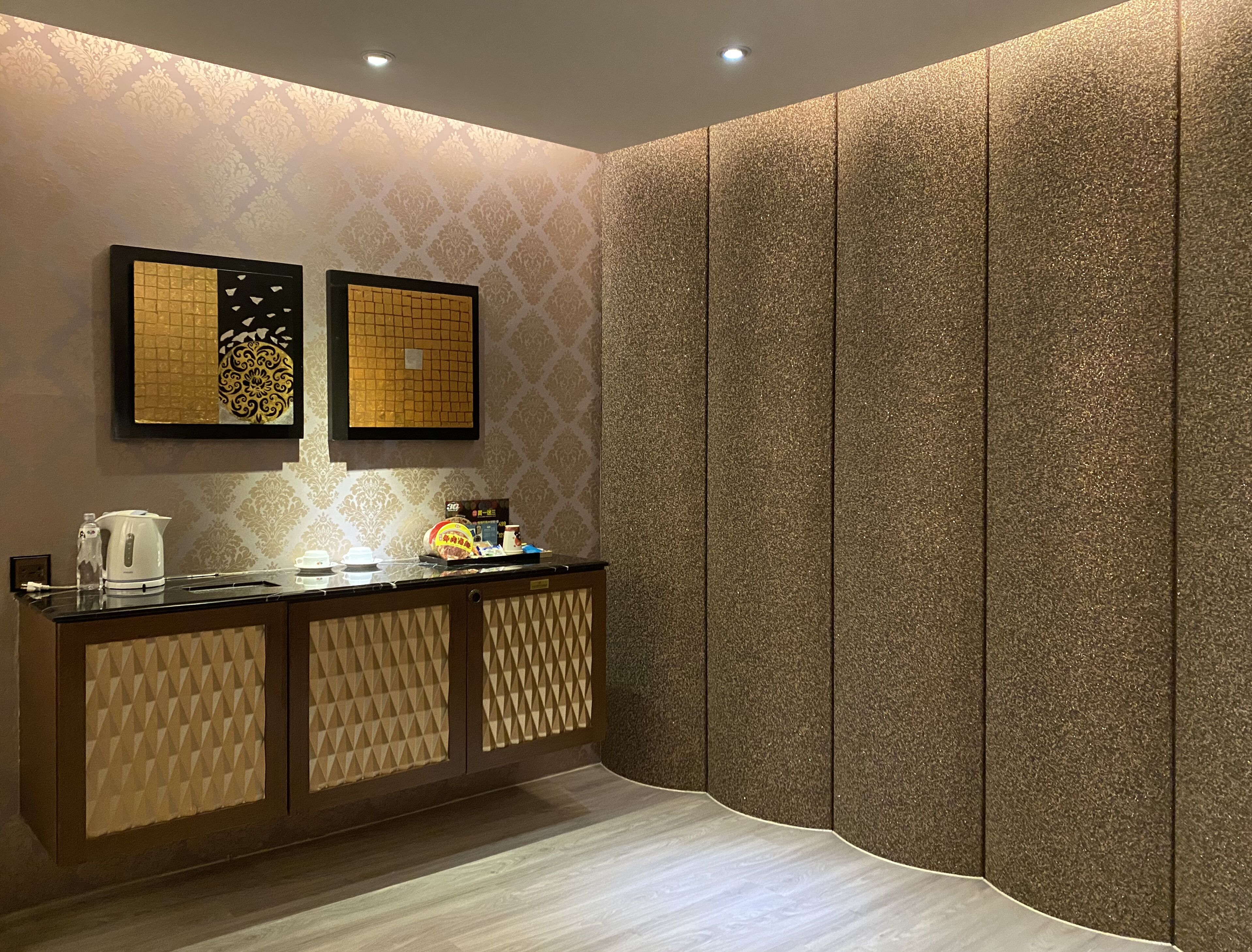 deluxe double room | free minibar items, desk, free wifi, bed sheets