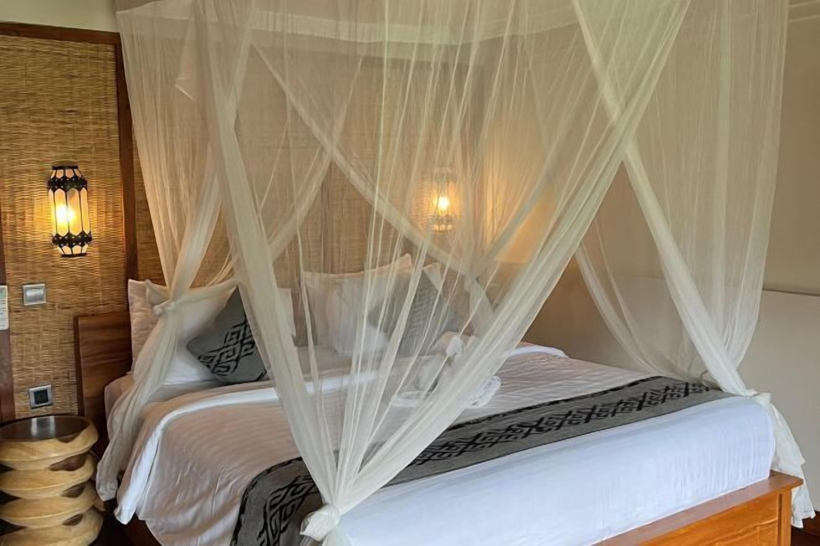 Minibar, in-room safe, desk, free WiFi