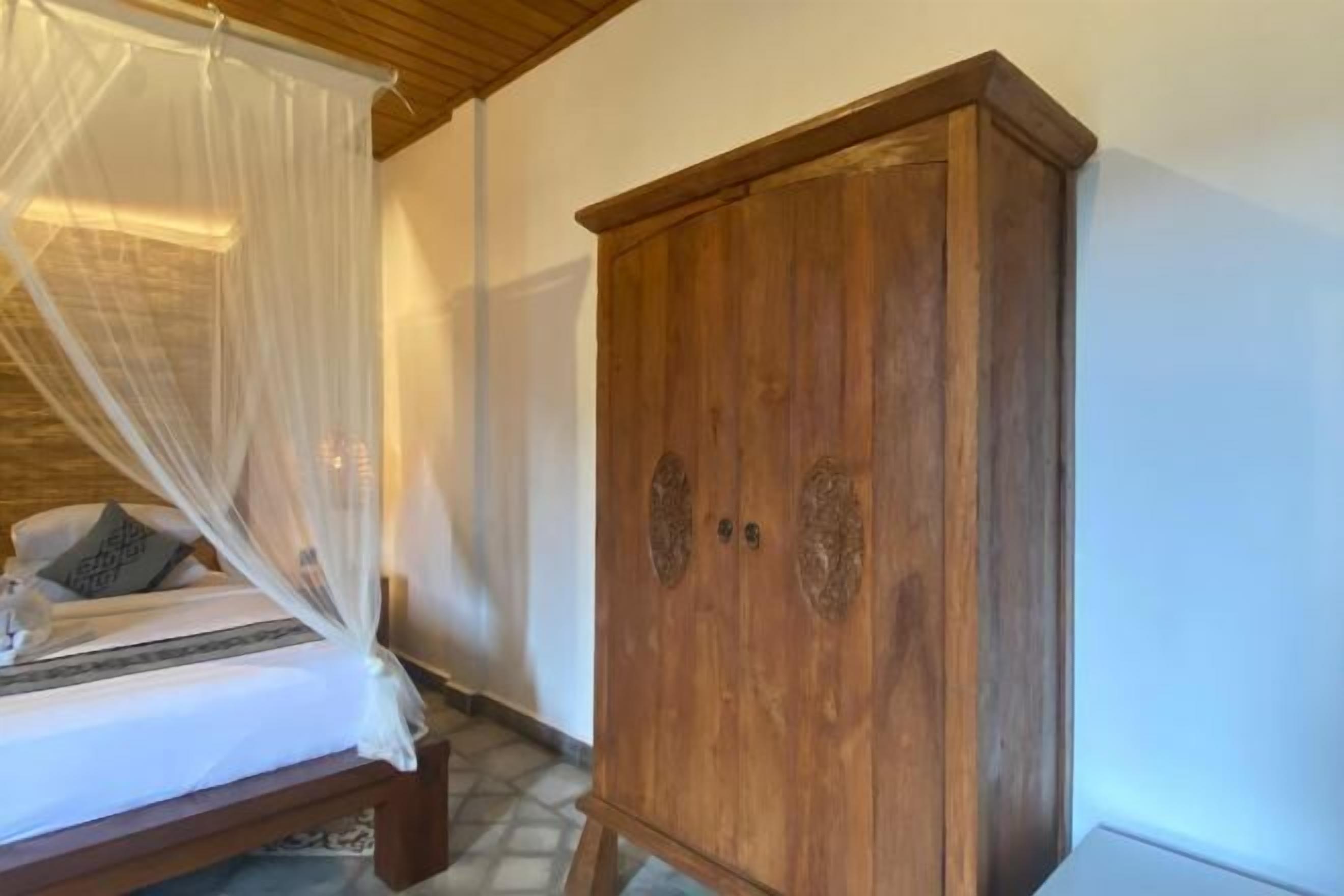 Minibar, in-room safe, desk, free WiFi