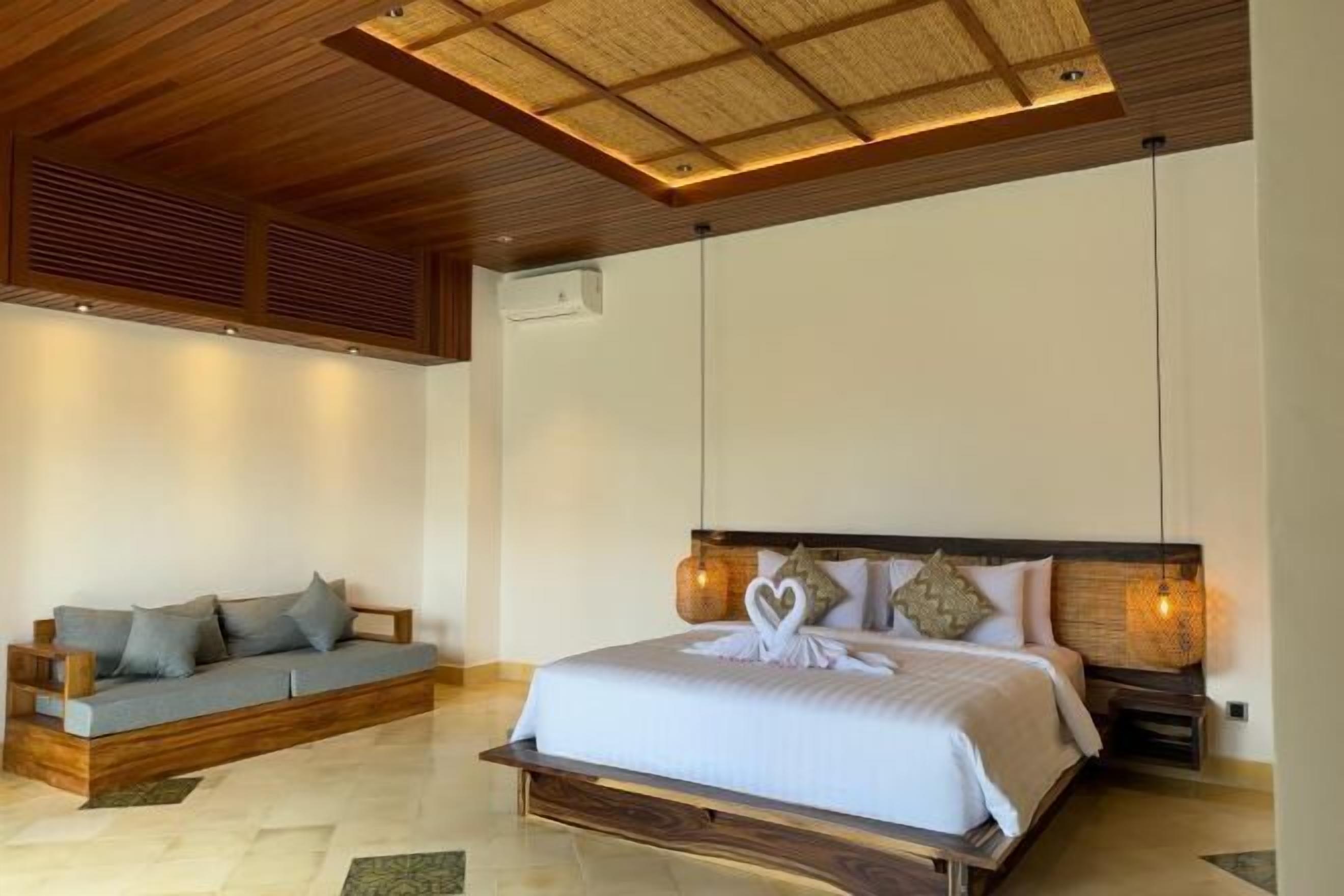 Minibar, in-room safe, desk, free WiFi