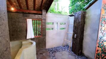 Deluxe Garden | Bathroom