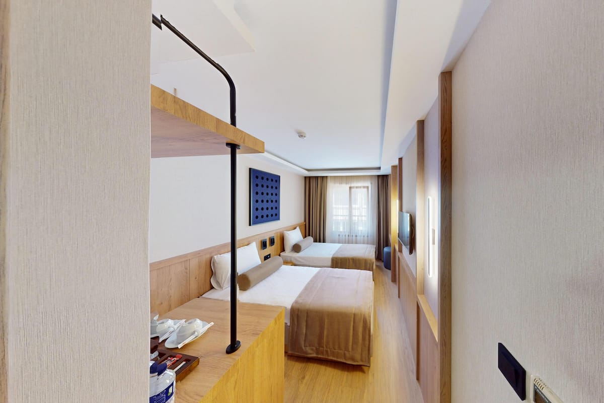 Quarto casal ou duplo standard | Frigobar, cofres nos quartos, escrivaninha, quartos à prova de som