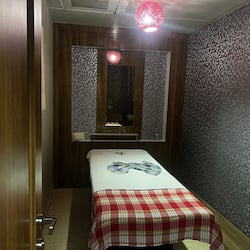 Minibar, coffres-forts dans les chambres, bureau, chambres insonorisées