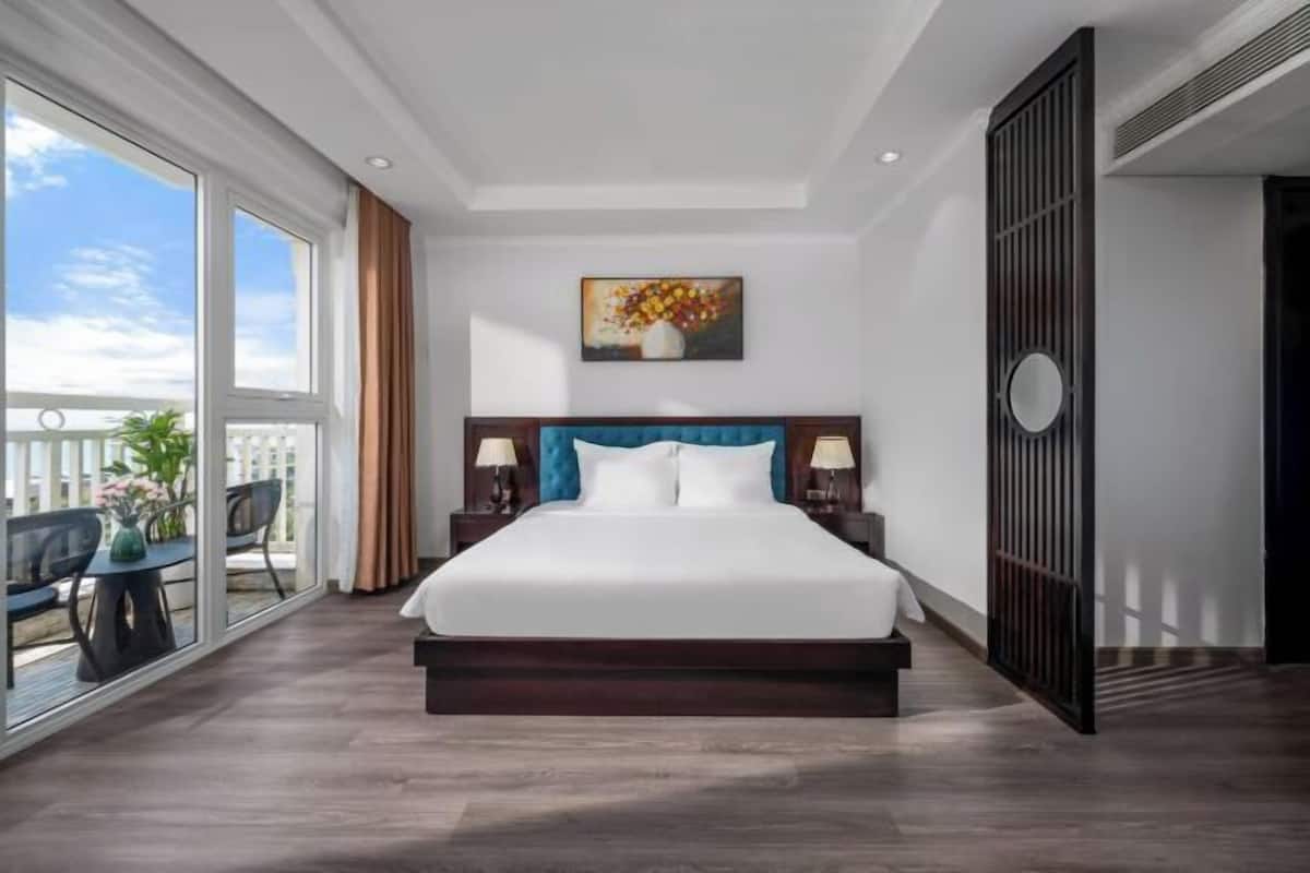 Minibar, in-room safe, desk, blackout curtains