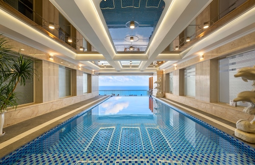 BlueSun Danang Beach Hotel