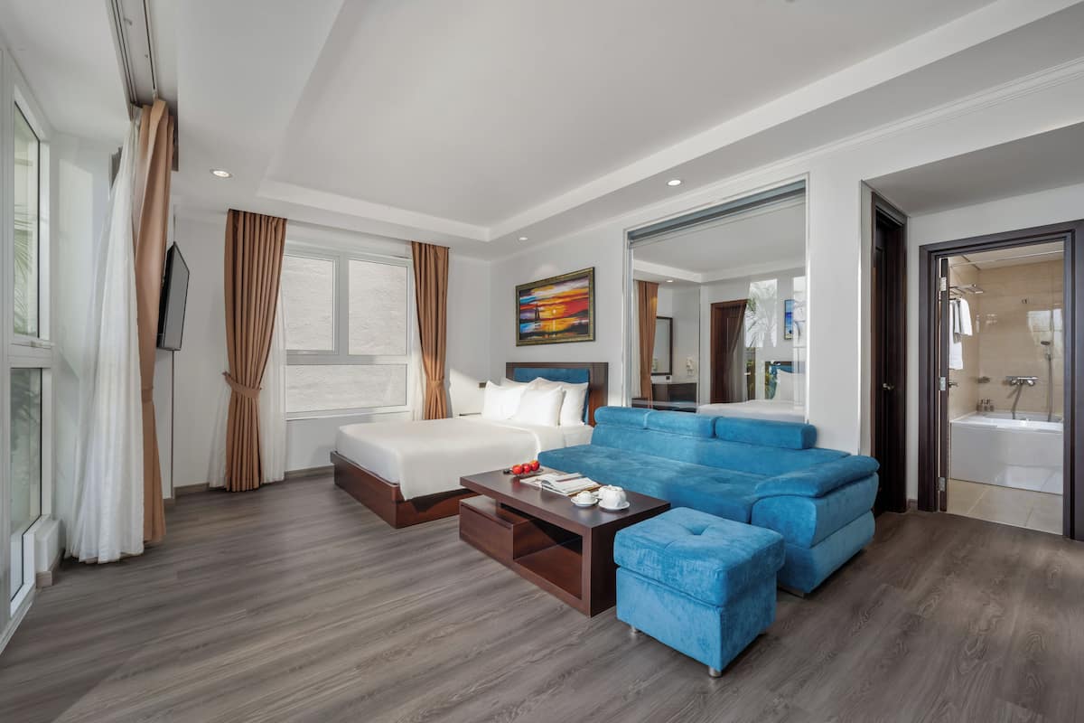 1 bedroom, minibar, in-room safe, desk