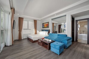 Minibar, in-room safe, desk, blackout curtains - BlueSun Danang Beach Hotel (Da Nang)
