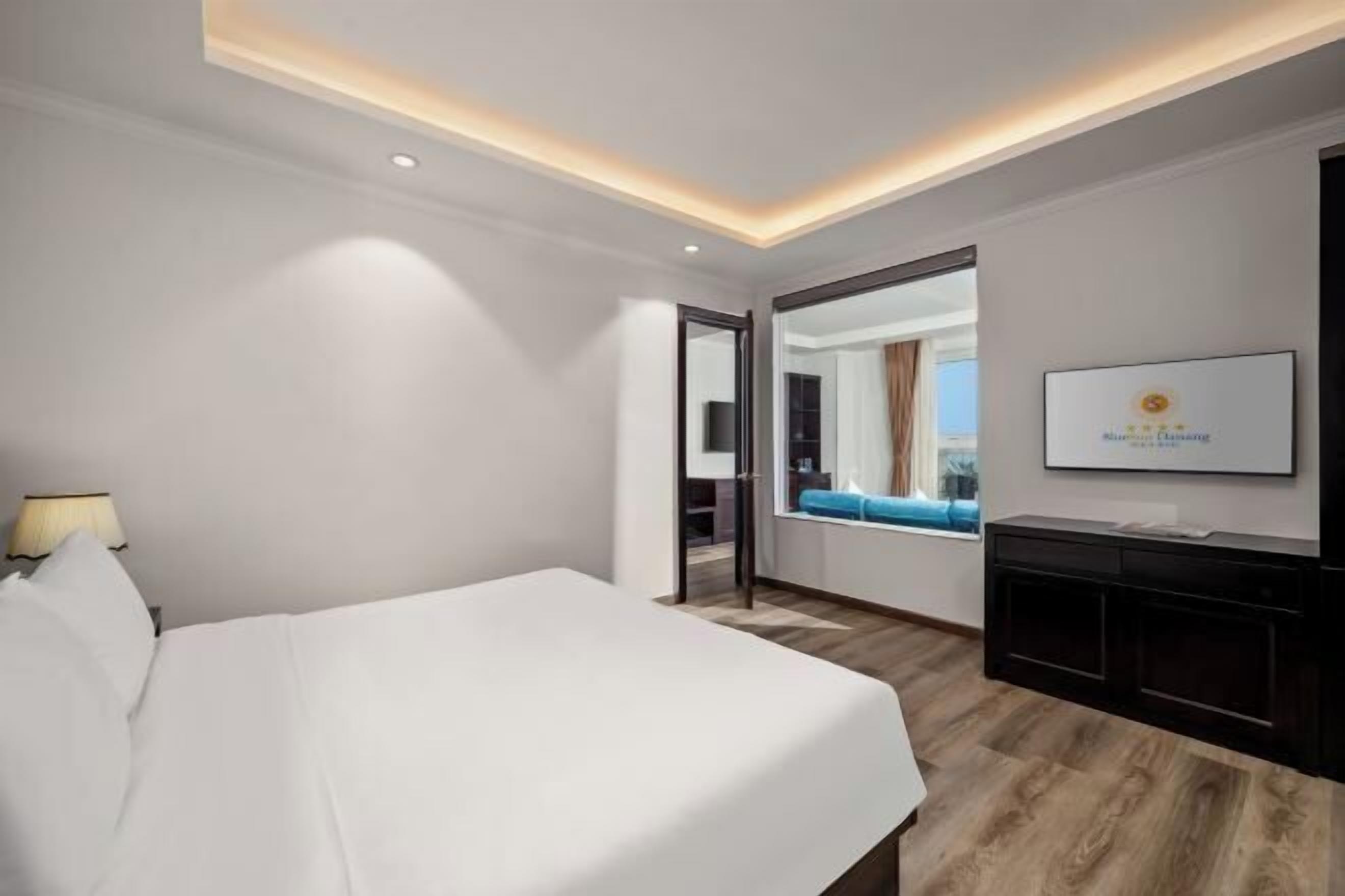 Minibar, in-room safe, desk, blackout drapes