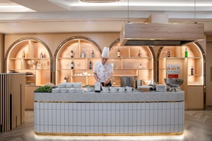 Café da manhã completo todos os dias (VND 300000 por pessoa)