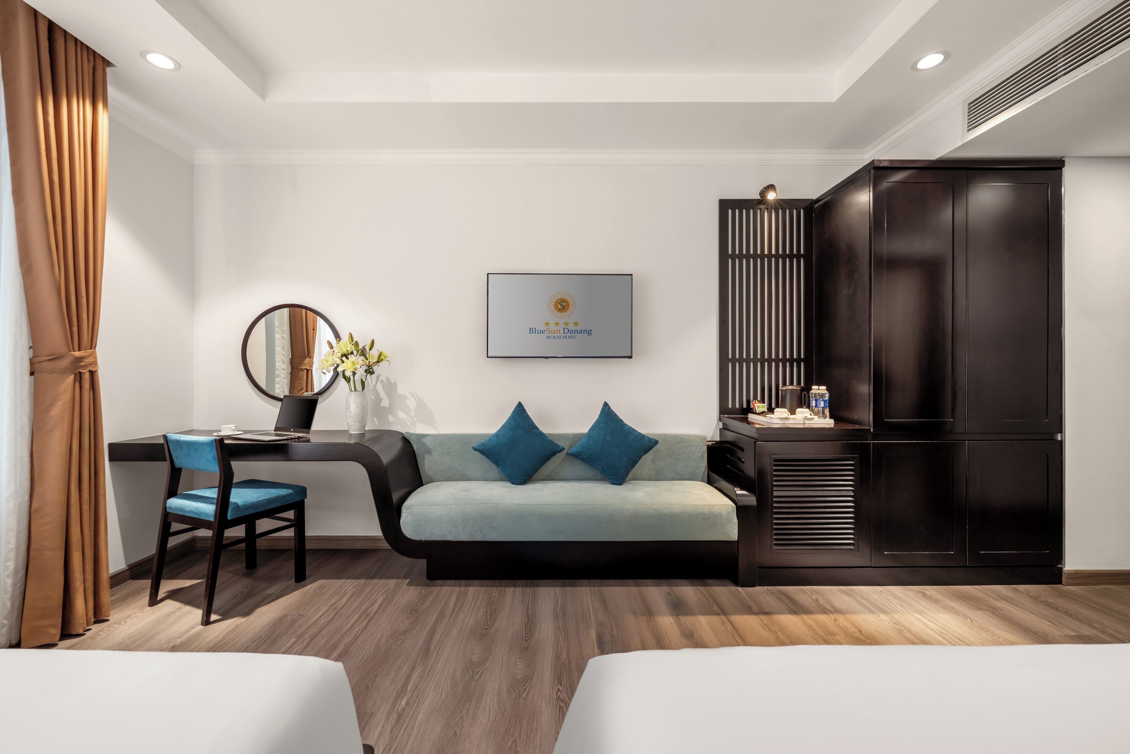 Deluxe Triple Room - Afternoon Tea Included | Minibar, in-room safe, desk, blackout drapes