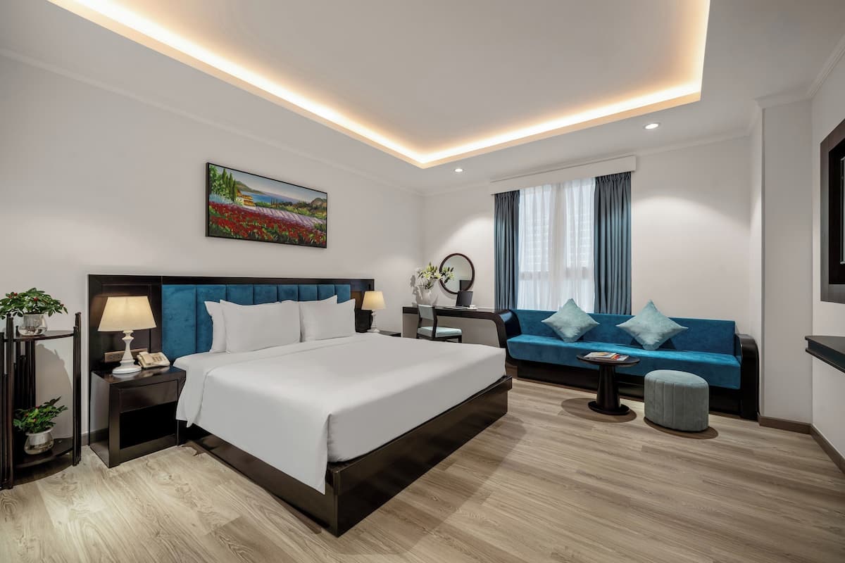 Deluxe King Room - Afternoon Tea Included | 1 bedroom, minibar, in-room safe, desk