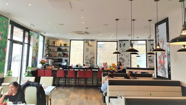 Lunch and dinner served - The King William Hotel (London)