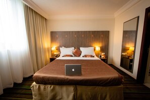 Premium bedding, minibar, in-room safe, desk - Swiss Spirit Hotel & Suites Alisa Accra (Accra)