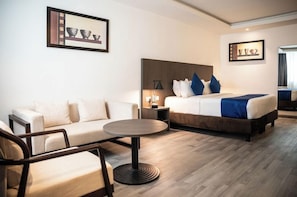 Hochwertige Bettwaren, Minibar, Zimmersafe, Schreibtisch