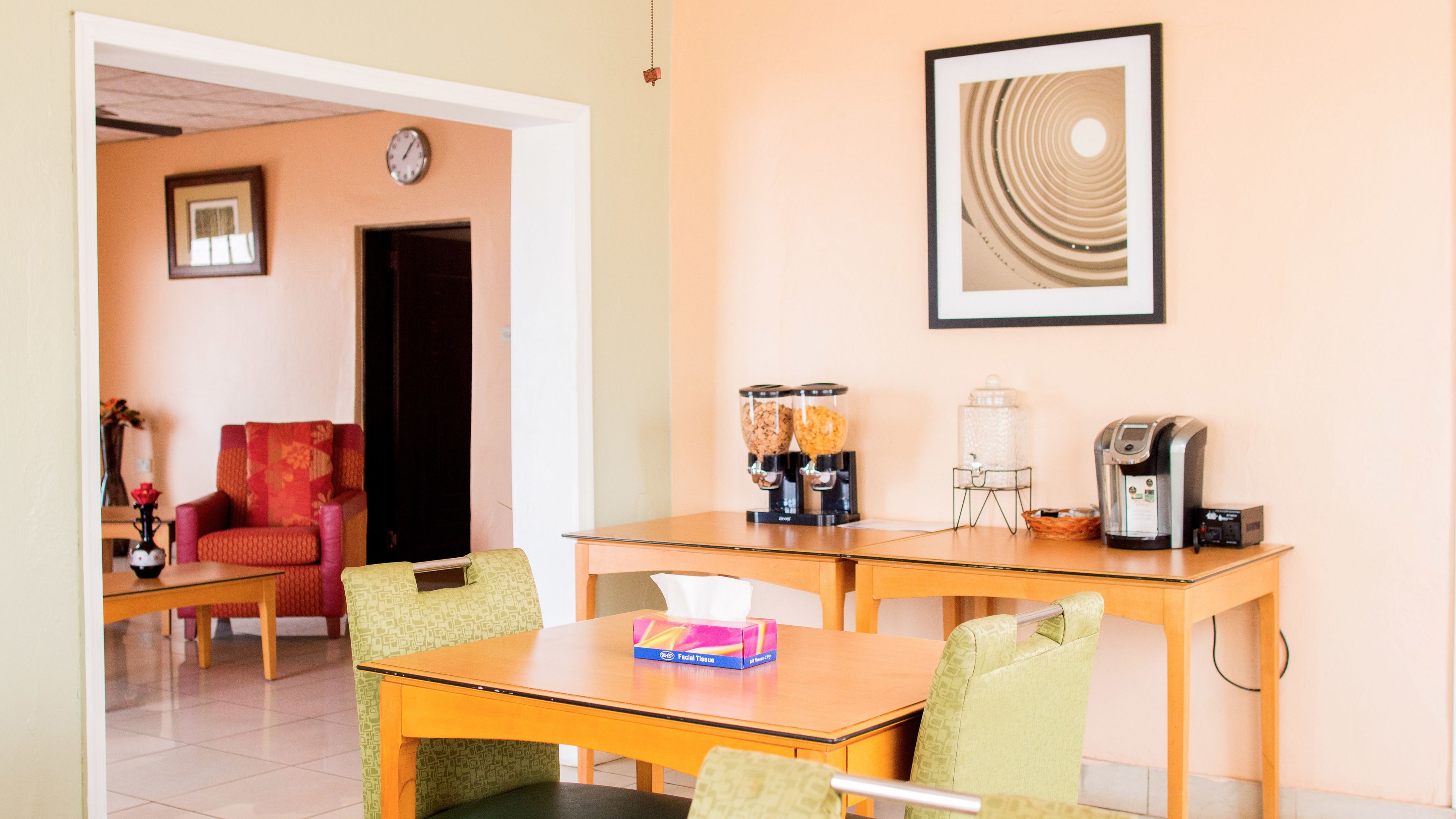 free daily continental breakfast