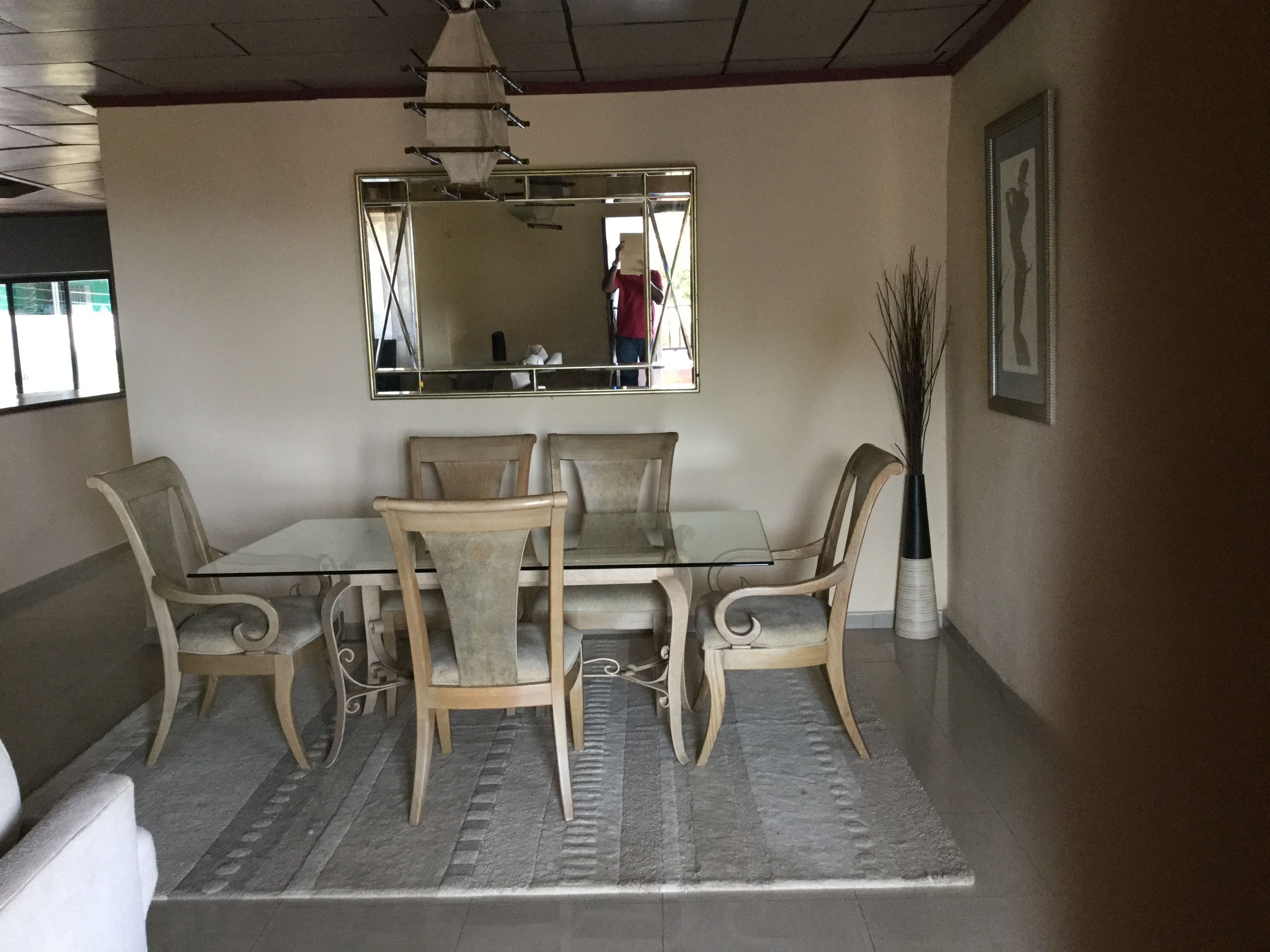 breakfast, lunch, dinner served; international cuisine