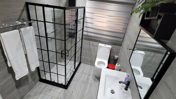Executive Room, 1 Bedroom | Bathroom | Shower, rainfall showerhead, free toiletries, towels