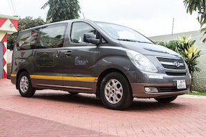 Free self parking - Alma House (Accra)