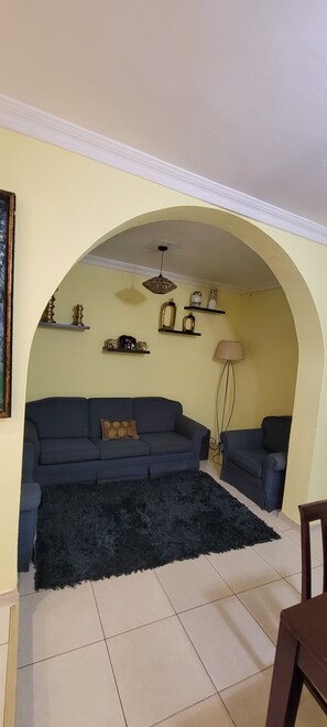 58-inch Smart TV with satellite channels, TV, Netflix