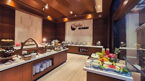 S'hi serveixen esmorzars, dinars i sopars 
