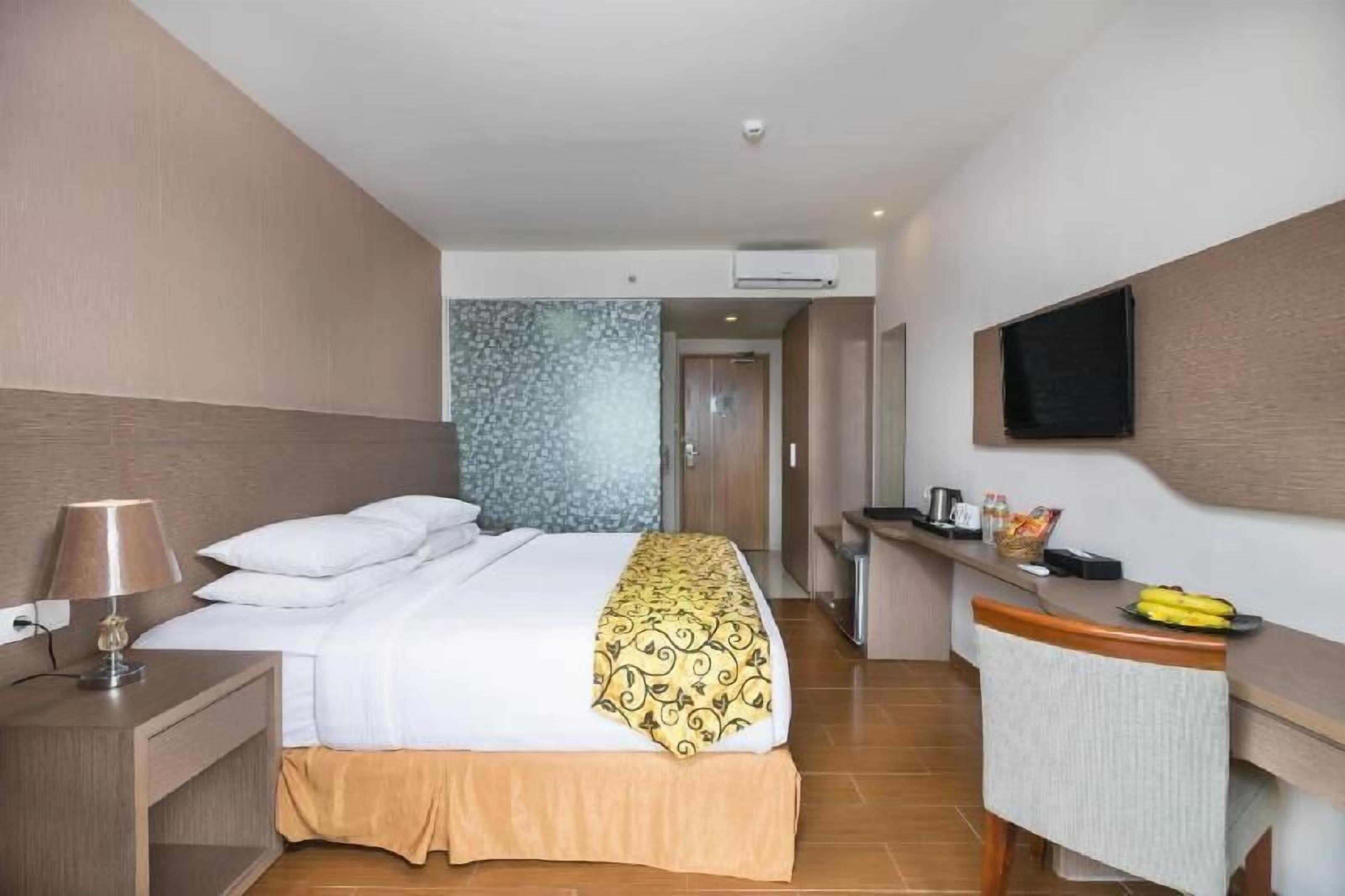 In-room safe, desk, blackout drapes, iron/ironing board