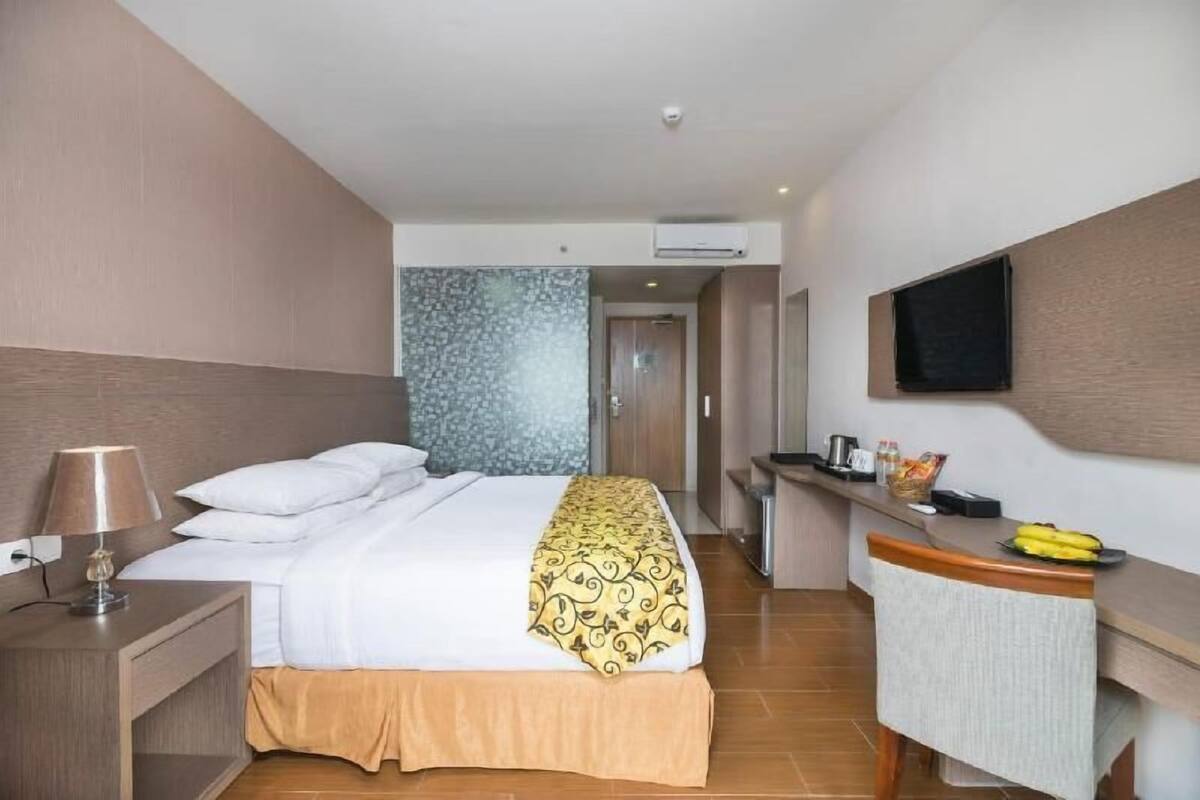 In-room safe, desk, blackout drapes, iron/ironing board