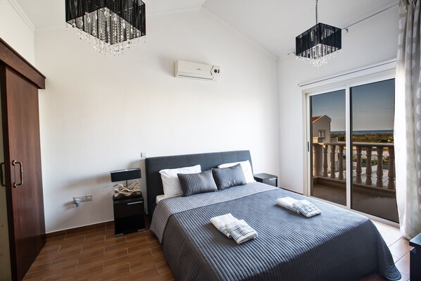 2 bedrooms, in-room safe, desk, soundproofing - Tonia Villas (Paralimni)