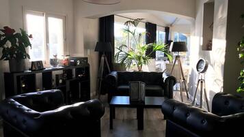 Sala de estar en el lobby