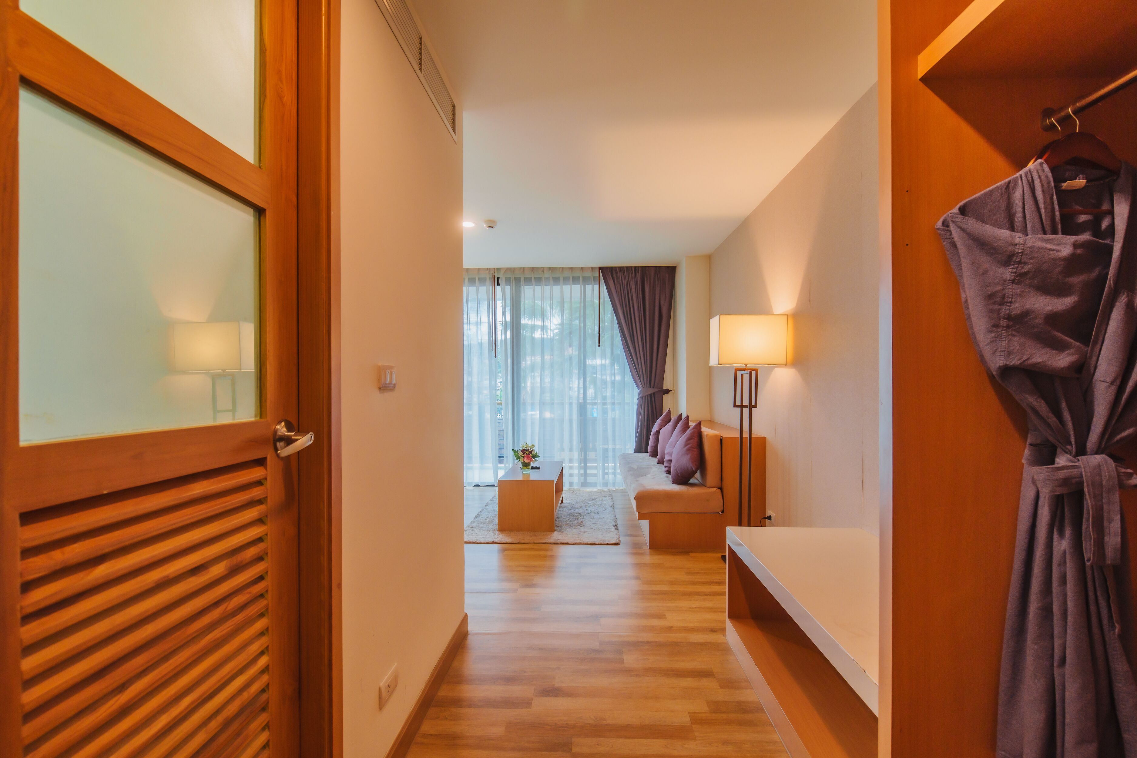 suite room with mountain view | living area | 32-inch lcd tv with cable channels, tv