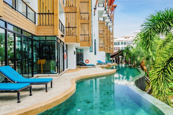 Outdoor pool, pool loungers