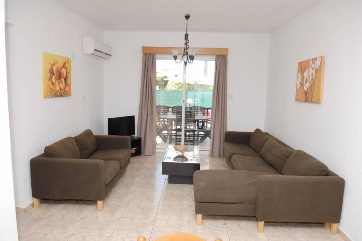 Villa, 2 Bedrooms | Living room