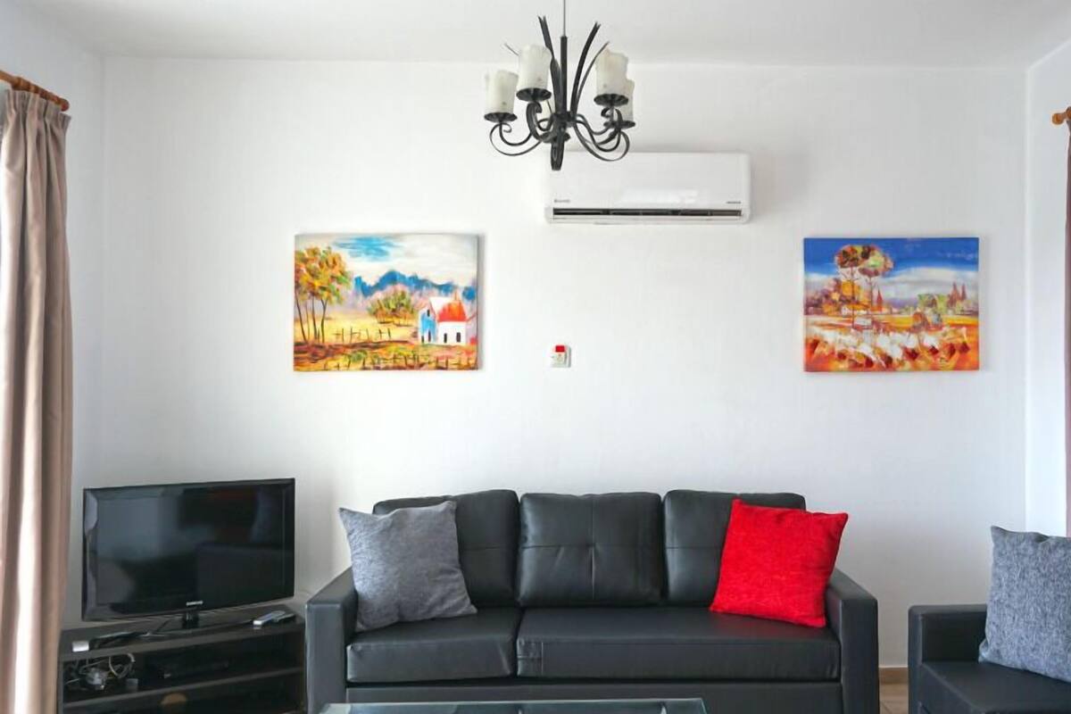 Villa, 4 Bedrooms | Living room