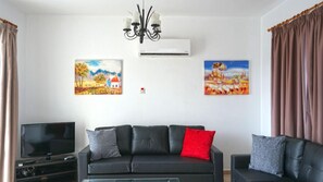 Villa, 4 Bedrooms | Living room