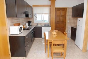 Villa, 2 Bedrooms | Private kitchen | Full-size fridge, microwave, oven, stovetop