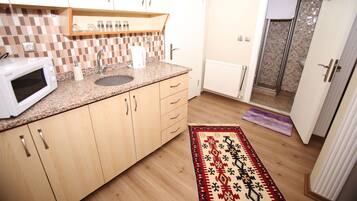 Appartement Familial | Cuisine privée | Réfrigérateur, micro-ondes, bouilloire électrique