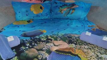 Kamar Double, di atas air | Seprai antialergi, selimut bulu angsa, dan didekorasi berbeda-beda