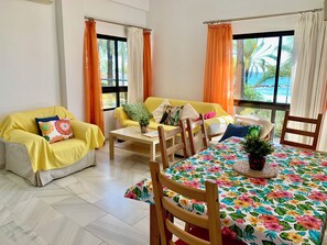 Premier Apartment, 1 Bedroom, Sea View (Plus) | In-room dining