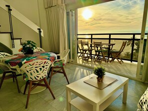 尊贵公寓, 1 间卧室, 海景 (Plus) | 客房内用餐