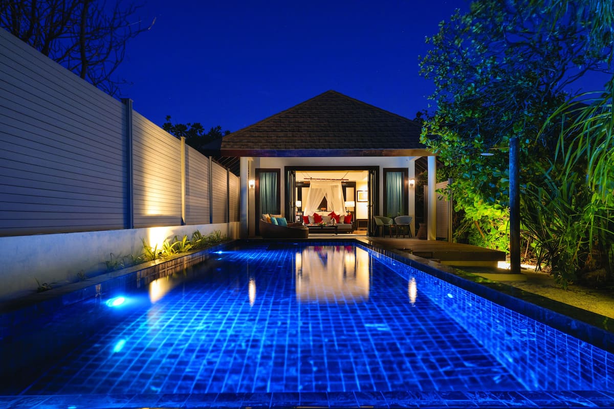 Kanifushi Beach Villa with Pool | 1 chambre, literie de qualité supérieure, matelas mémoire de forme