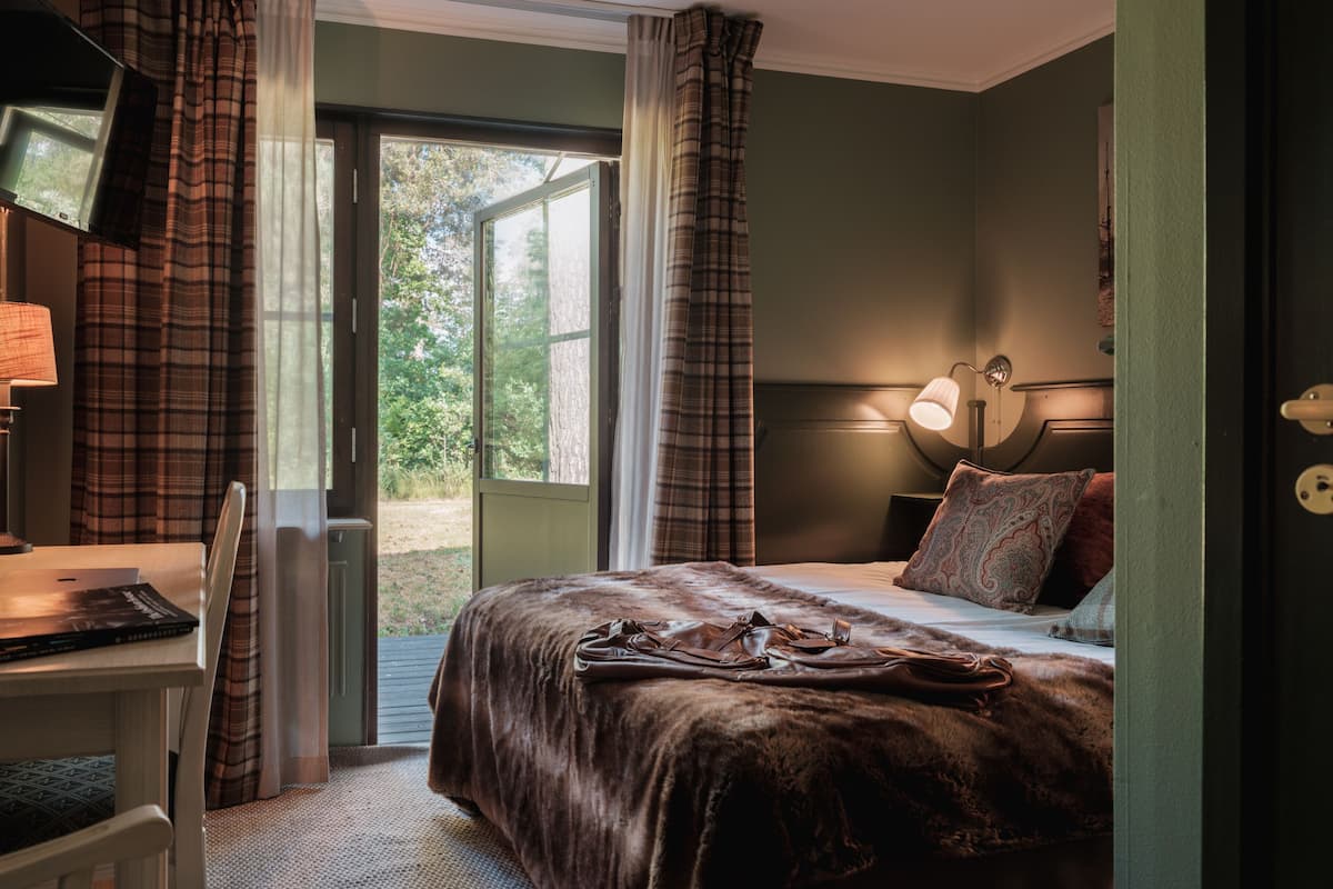 In-room safe, desk, blackout curtains, free WiFi
